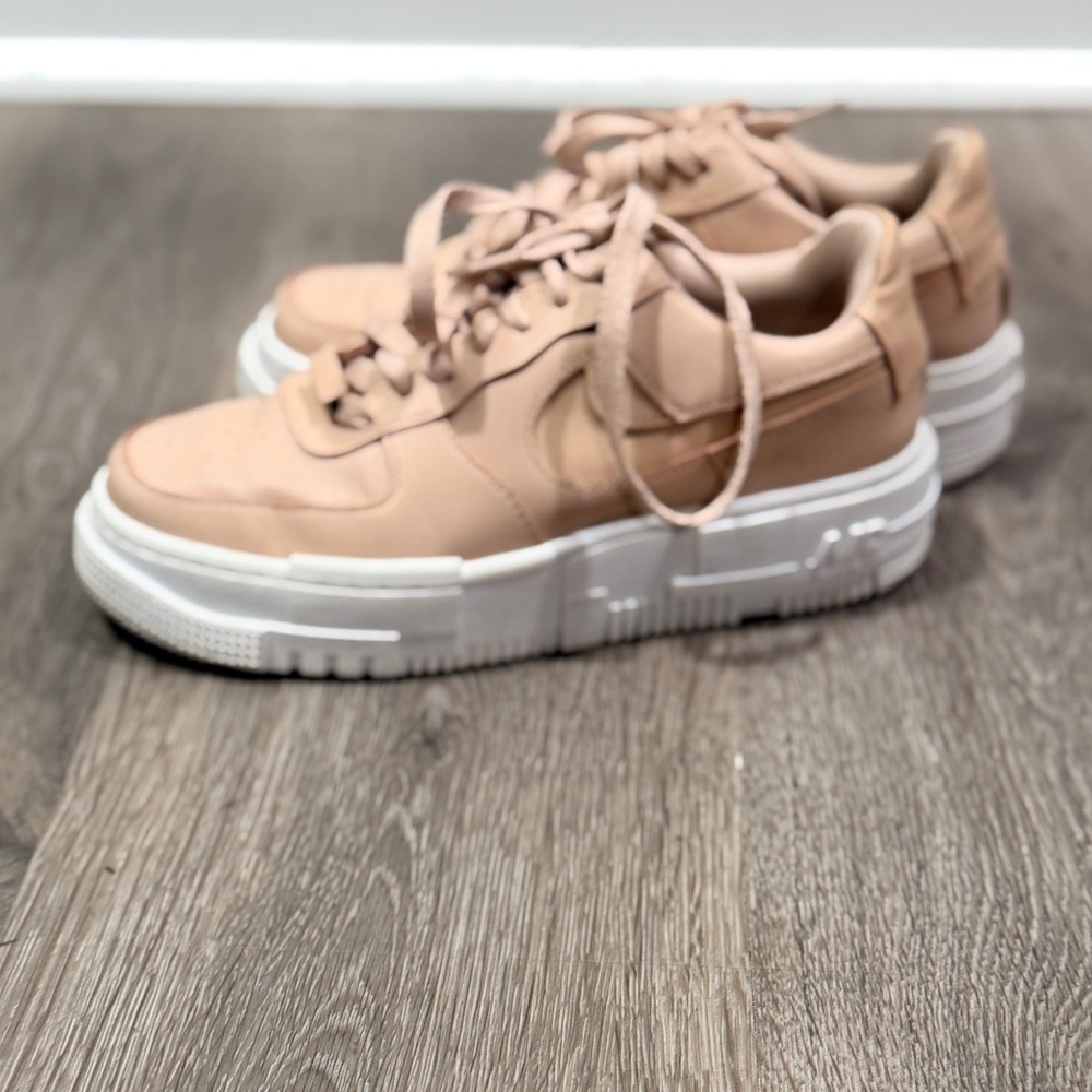 Nike Women's Light Pink Air Force One Sneakers Size 6 - Picture 3 of 12